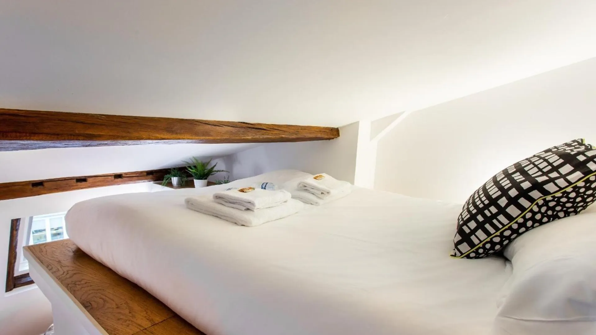 Concorde Proximity Breathtaking And Magical Apartment Paris
